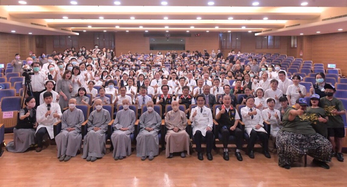 無圍牆醫院愛無疆 花蓮慈濟醫院37周年生日快樂