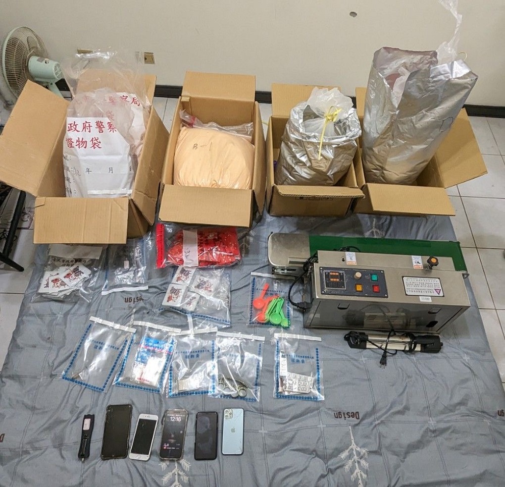 僱少年當小蜜蜂運毒品 溯源搗破毒品分裝場警連逮5人 256 僱少年當小蜜蜂運毒品 溯源搗破毒品分裝場警連逮5人 255