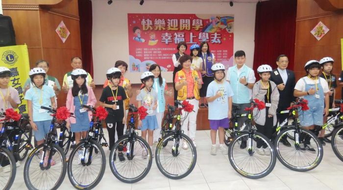 戴竹基金會、獅子會、市議長陳姿妏關懷家扶兒 快樂迎開學