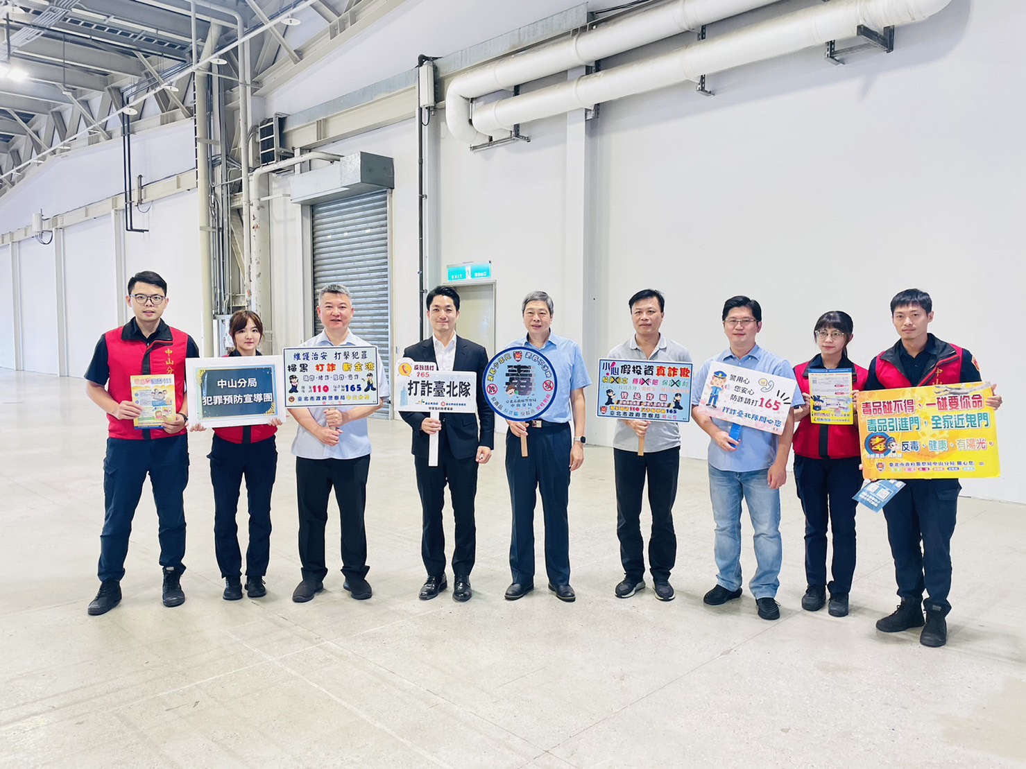 市長蔣萬安與中山分局犯罪預防宣導。(記者薛秀蓮翻攝)