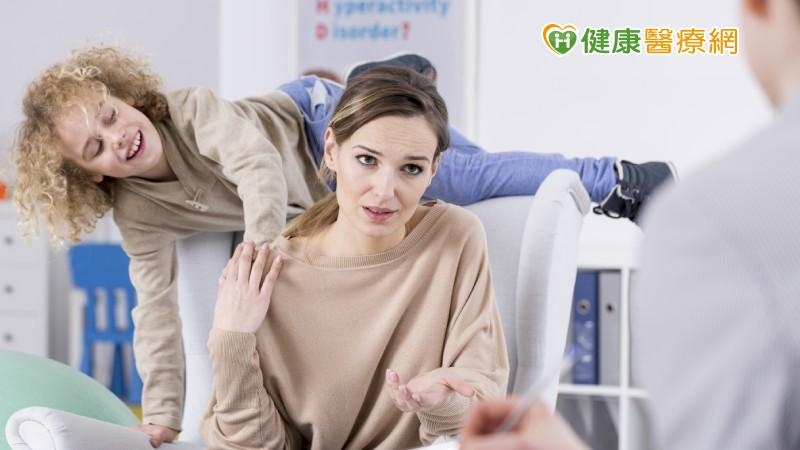 無法遵守排隊的簡單規則?ASD跟ADHD的孩子需要不同方式的引導!