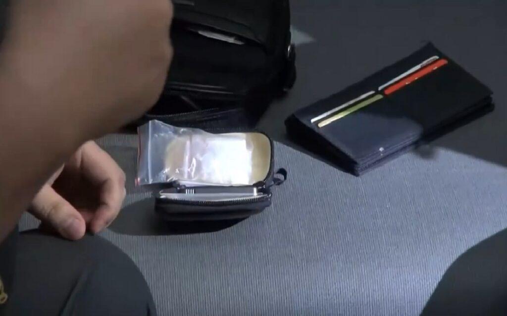 ▲圖說:警方持搜索票從黃嫌住所藏匿處搜出毒品 (圖/台中市政府提供)