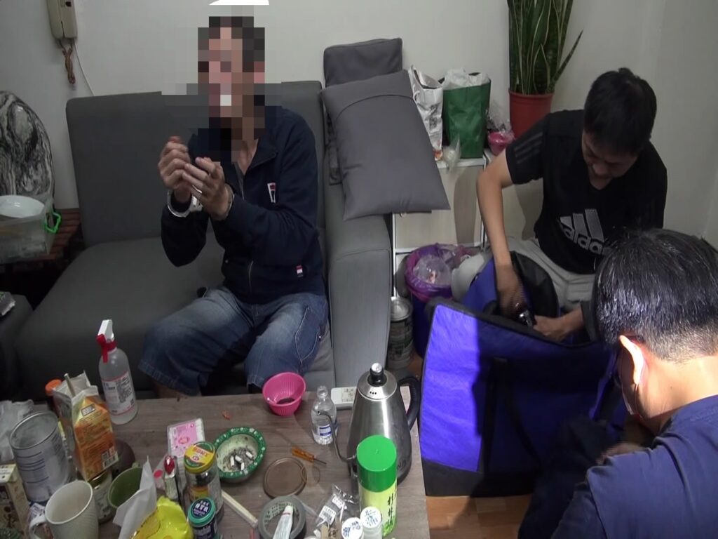 ▲圖說:黃嫌藥頭遭警方逮捕後緊張異常,竟然莫名徒手將自己牙齒拔掉 (圖/台中市政府提供)