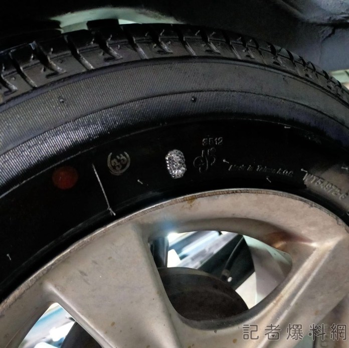 停永康路邊車格輪胎遭刺破3洞 車主懷疑有人蓄意已報警 75 E7E4A10A 48A7 4195 BB59 A38CCAED8C1A | 社會 社會 記者爆料網