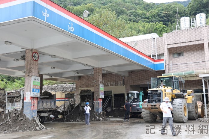 仁愛鄉災後第10天 最悲情加油站重見天日 68 66.2 6 | 生活 生活 記者爆料網