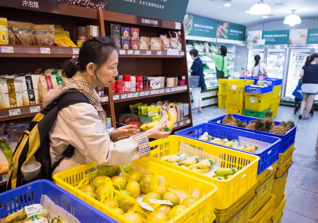 里仁鼓勵消費者選擇有機或友善耕作的在地食材,共同實踐永續愛地球。