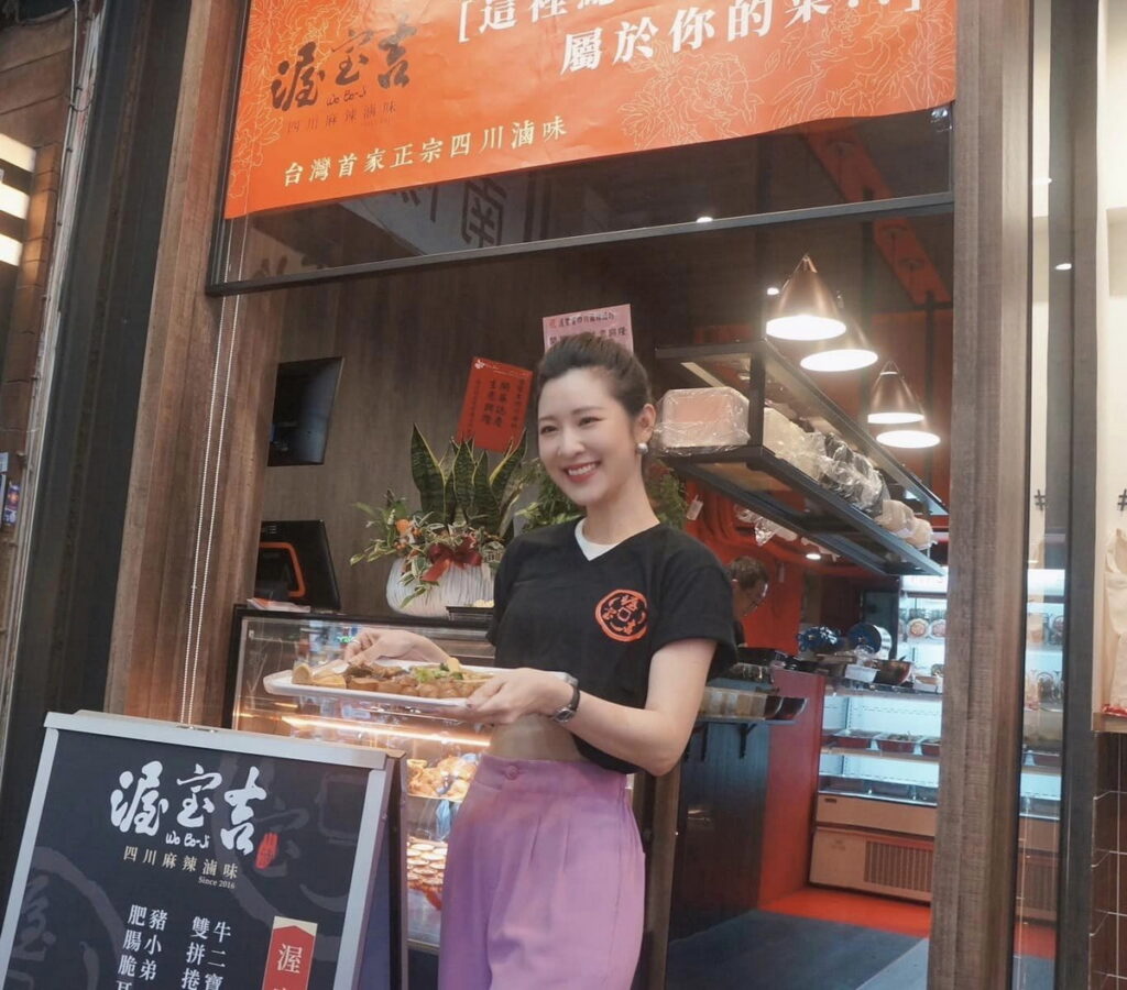 韓雨潔表示:「我曾在中國拍戲長達5年,自從疫情前回來台灣,就心心念念道地的麻辣香味,如今渥寶吉四川麻辣滷味讓我重溫當時的美夢,每個月都一定要來報到。」
