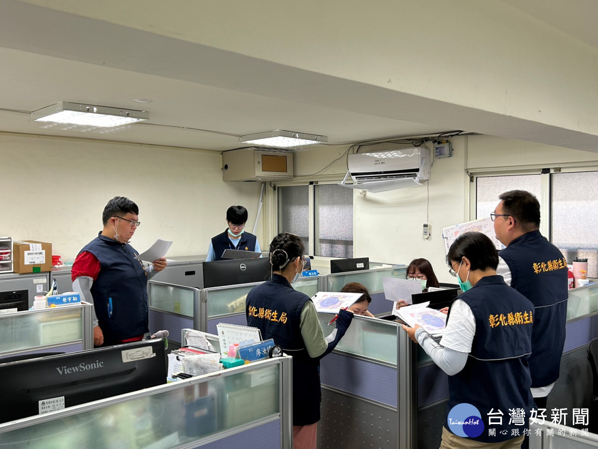 環保局及鄉鎮公所討論化學防治路線及相關作為,全力圍堵本土登革熱疫情。圖/彰化縣政府提供