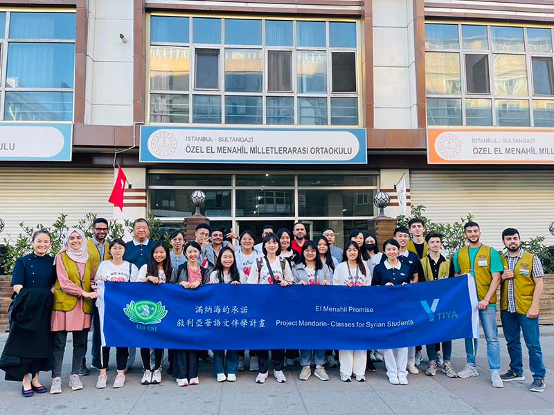 慈濟慈善基金會與教育部合作招募志工到土耳其滿納海國際學校,為敘利亞難民孩童提供華語文教育。圖/慈濟慈善基金會提供