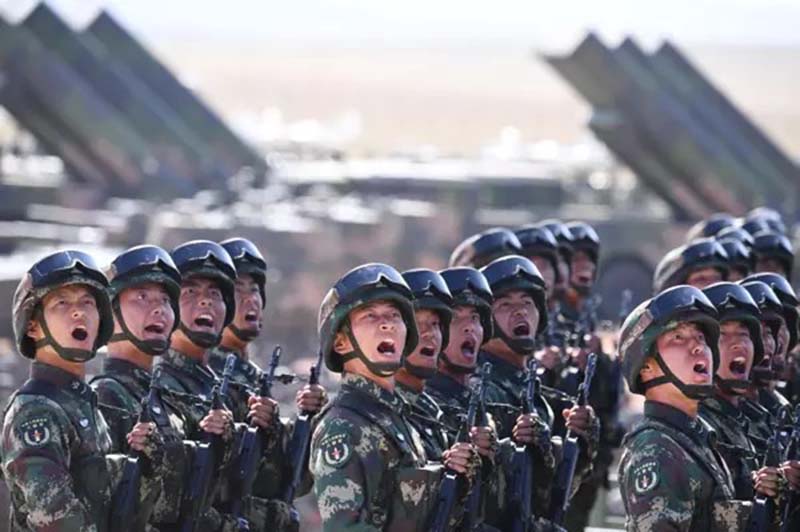 2017年解放軍建軍90周年閱兵的火箭軍部隊方隊。圖/新華社