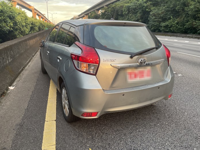 驚險!白牌機車逆向行駛國道遭撞擊 81歲騎士倒地受傷送醫 74 | 社會 社會 記者爆料網