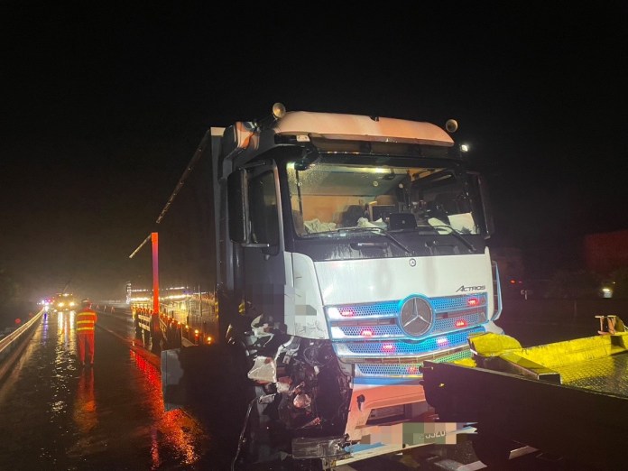 國道1連環車禍自小客車撞成廢鐵! 1人受傷送醫 69 | 社會 社會 記者爆料網
