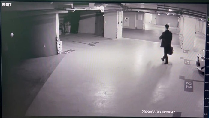 士林保全趁住戶躲「卡努」颱風進屋盜千萬現鈔 贓款送女友誆傭兵特殊任務報酬 69 114 2 | 社會 社會 記者爆料網