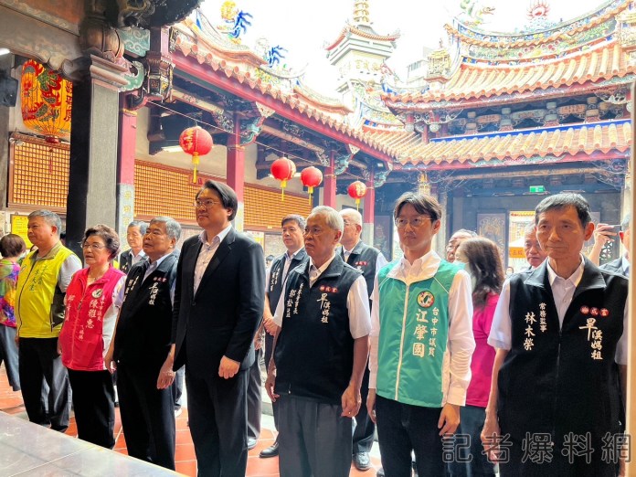 林右昌參拜樂成宮 贈匾「霖雨濟度」