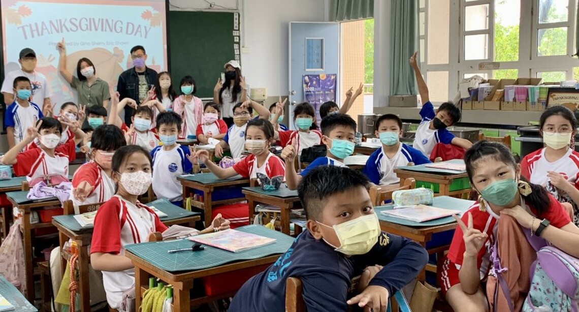 導讀沉浸式英語繪本 中山大學生深入小學服務學習