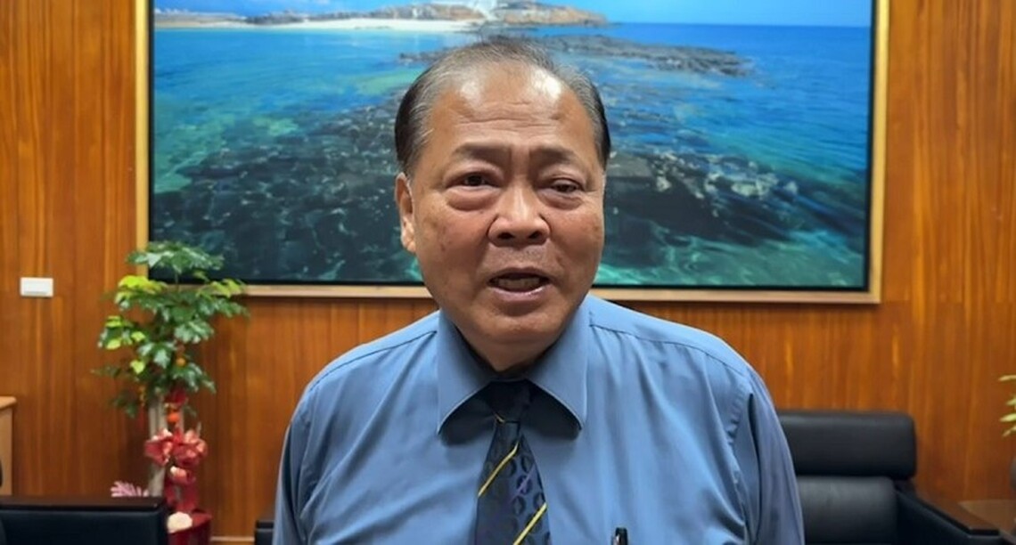 遊客攀爬國定古蹟漁翁島燈塔設施 陳光復嚴厲譴責