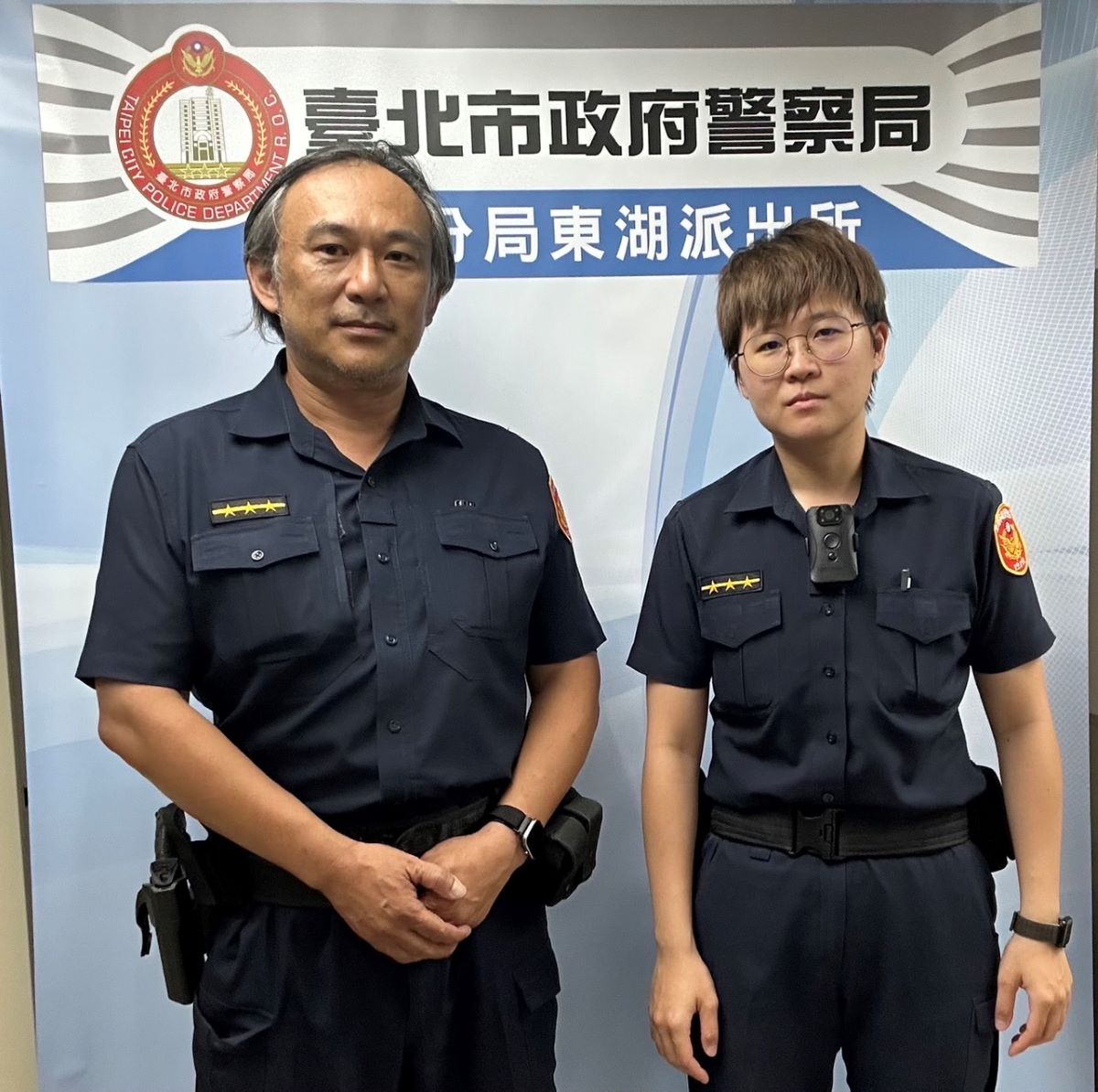 東湖派出所警員張毅恒(左)、張瀞云(右)。