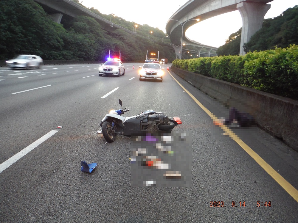 【有影】81歲機車騎士逆向上國道　 與轎車擦撞倒地手骨折氣胸送醫 315
