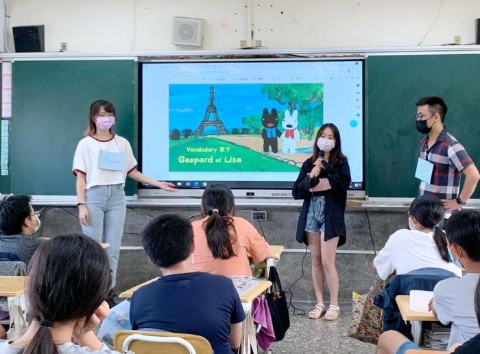 中山大學生深入小學服務學習 導讀沉浸式英語繪本