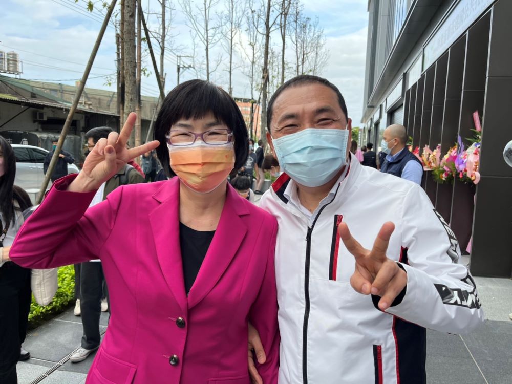 《圖說》張錦麗在8年社會局長任內與侯友宜市長默契絕佳,完成市長公托加倍的政策目標,協助解決少子化的問題。〈社會局提供〉