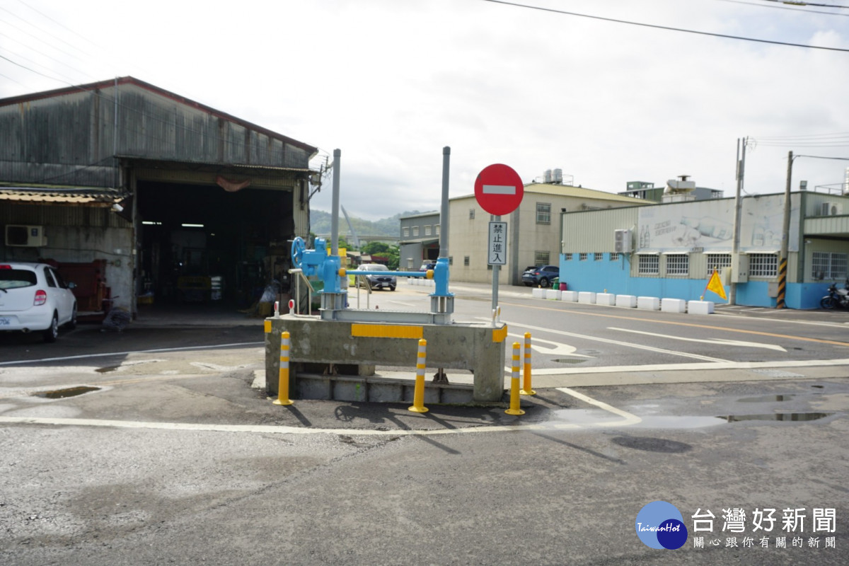 潭子外圍分洪道工程將水門原地復舊,於嘉豐路形成路障擋道。