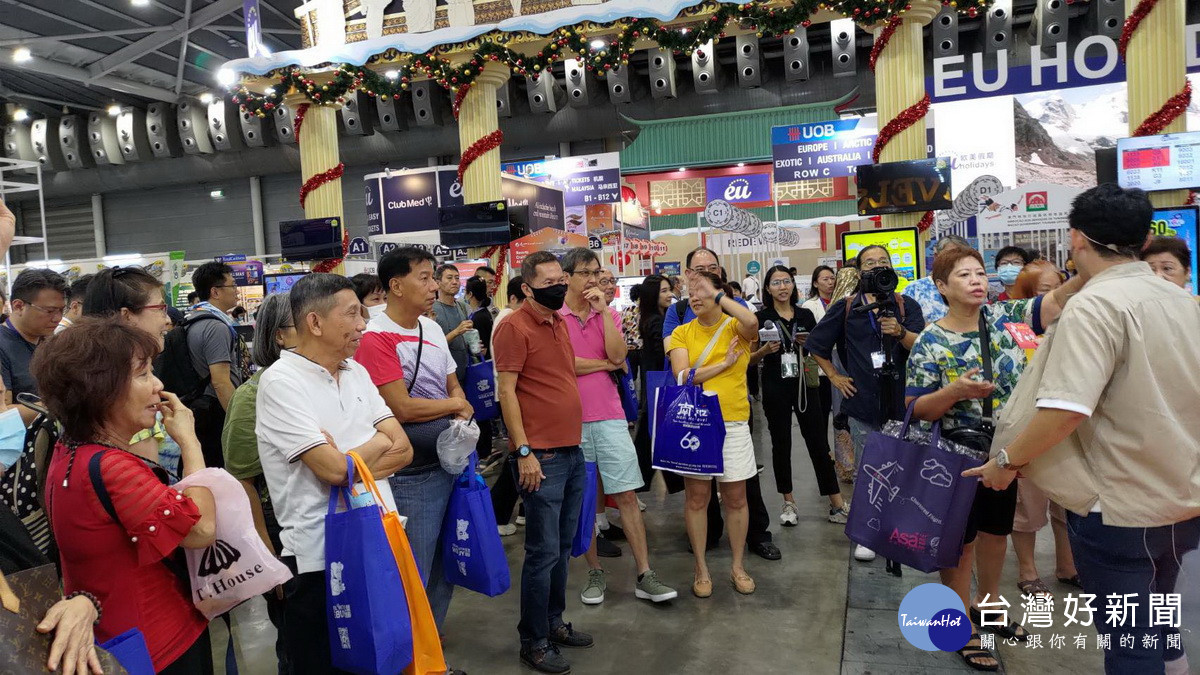 展場舞台活動吸引許多民眾參與。(縣府提供)