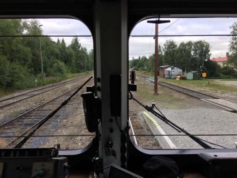 司機在停車時還很可愛地開放他的秘密基地給大家參觀。