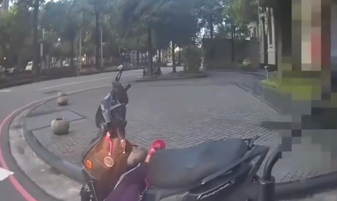 (喝茫倒頭栽片)醉到站不穩! 盤問酒駕男竟「倒頭栽」員警嚇出一身冷汗 73 | 社會 社會 記者爆料網