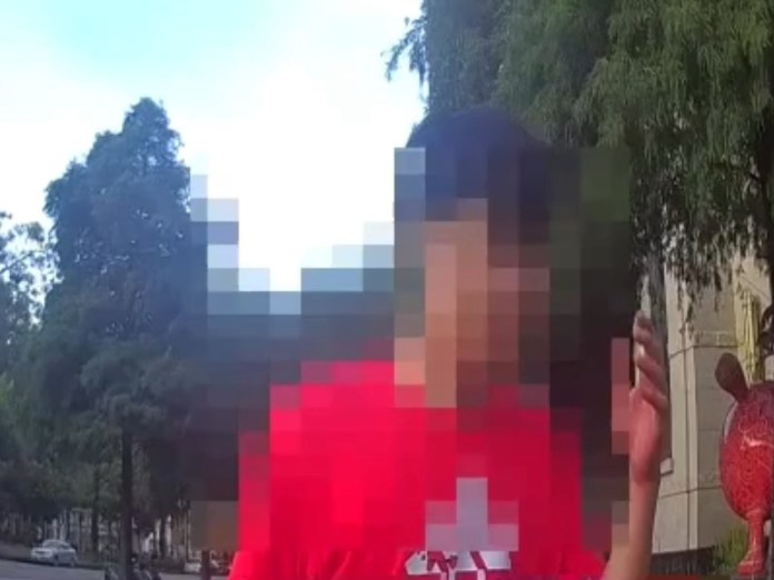 (喝茫倒頭栽片)醉到站不穩! 盤問酒駕男竟「倒頭栽」員警嚇出一身冷汗 72 | 社會 社會 記者爆料網