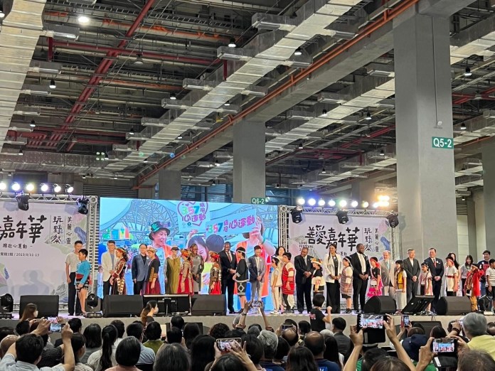 2023善愛嘉年華 僑光科大行銷系師生愛心貢獻公益AR導覽服務 65 2023善愛嘉年華開幕活動(圖貿協提供)。 0 | 校園 記者爆料網