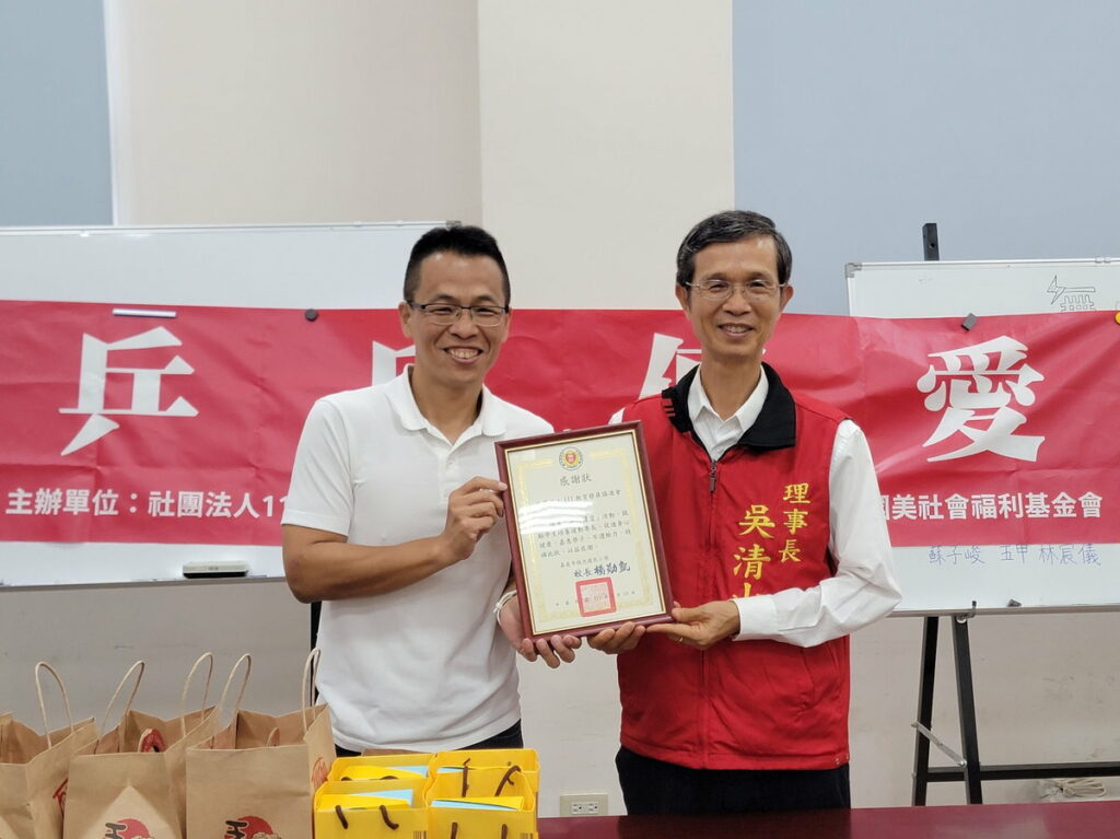 致贈學校含集球網、球拍及比賽用球等價值2萬元的桌球器材