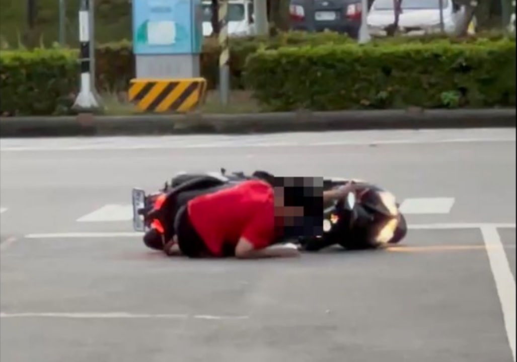 ▲圖說:劉男酒後搖晃駕車慘摔道路中,倒臥在地無力起身 (圖/台中市政府提供)