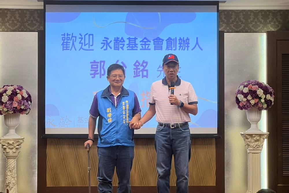 【郭台銘餐會2-1】酸中央能源政策「台中人都用肺發電」光靠盧秀燕能力有限 284 【郭台銘餐會2-1】酸中央能源政策「台中人都用肺發電」光靠盧秀燕能力有限 283