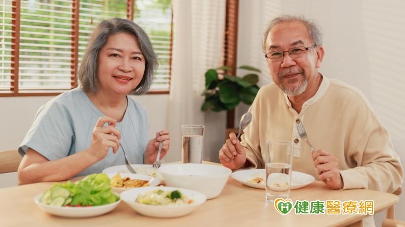 無人備餐、隨便吃恐營養不均! 4招讓長輩吃出健康活力