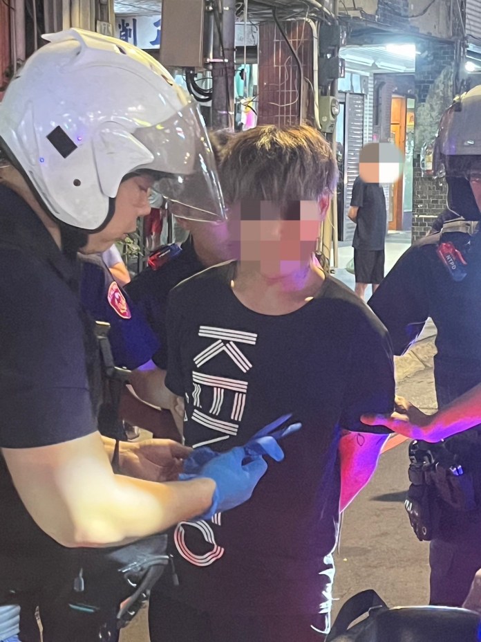 零工男染上毒癮 街頭隨機搶劫扯7旬婦金項鍊 67 413 2 | 社會 社會 記者爆料網