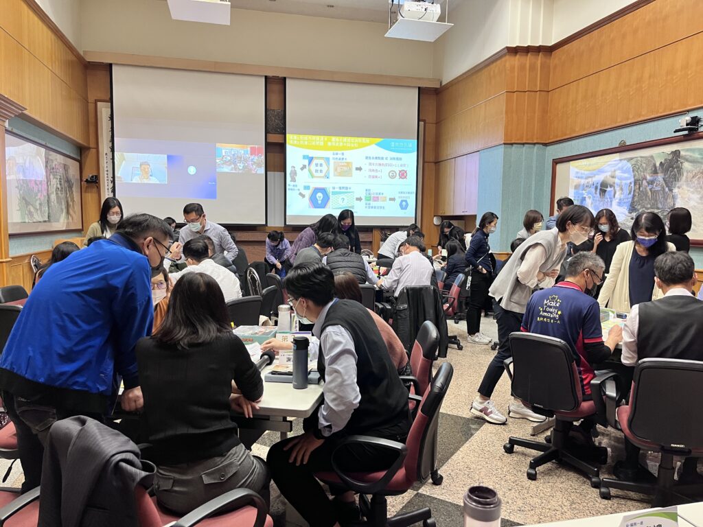 康軒成立 SDGs 永續發展委員會，並召集各部門成員參與工作坊深入認識與實踐永續議題。（圖片來源：康軒文教）