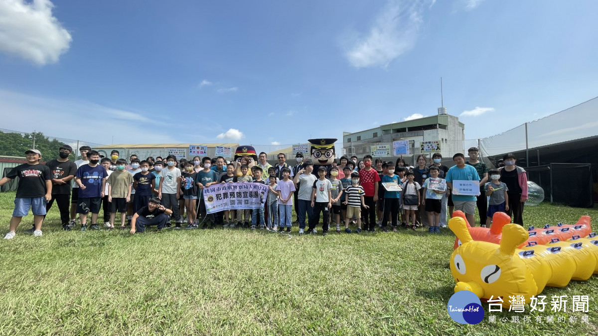 引進桃園首套擬真反毒教具,大溪警青春專案擴大宣導反毒、識詐。