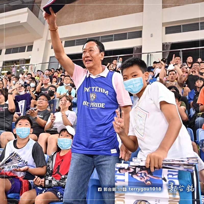 郭台銘四處造勢,但支持度並未上升。圖/取自郭台銘臉書