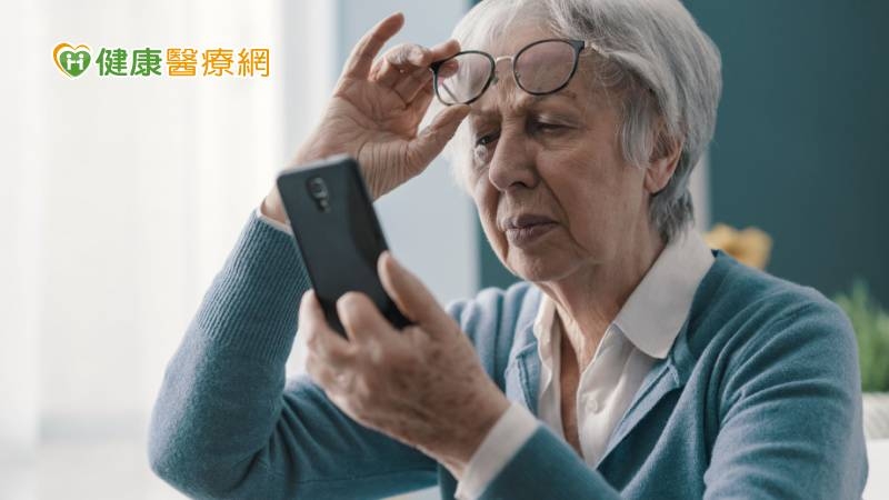 身心過勞眼模糊恐黃斑部病變 藥物注射改善視力危機