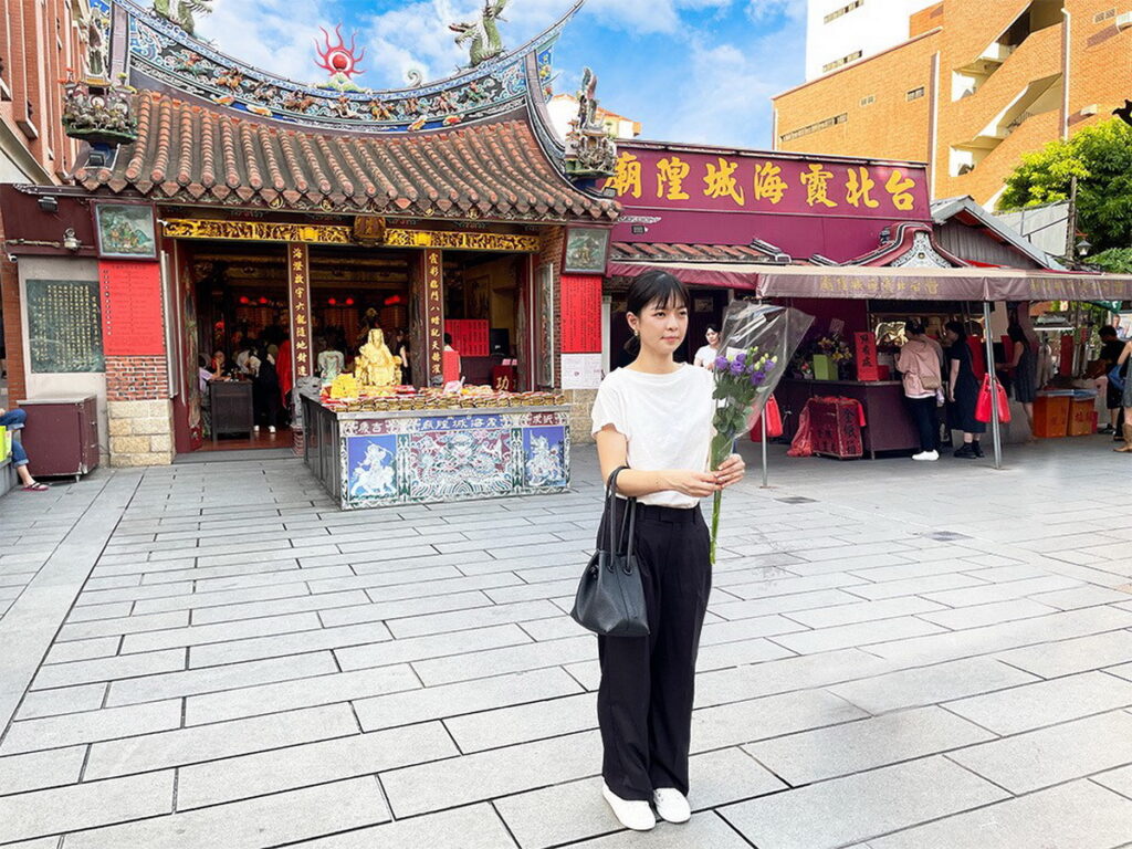 萊爾富攜手愛禮花卉應景推出浪漫鮮花，相傅買花拜月老，能祈求和身邊對象可以盡快開花結果。