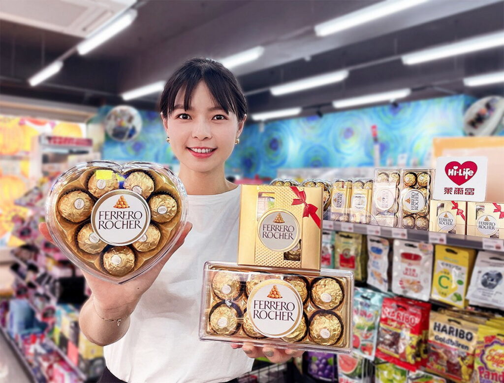 迎七夕送巧克力表情意，萊爾富即日起至 8月22日推出金莎指定商品享任 2件8折。