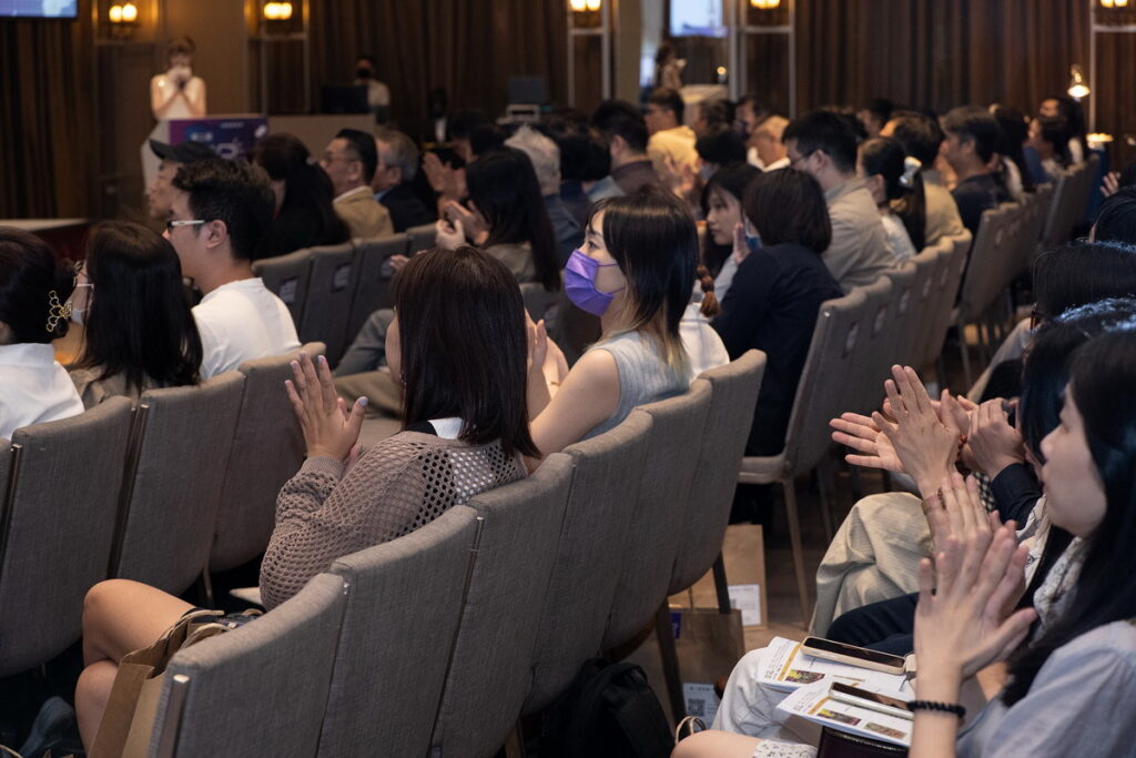 全體為所有入圍者喝采