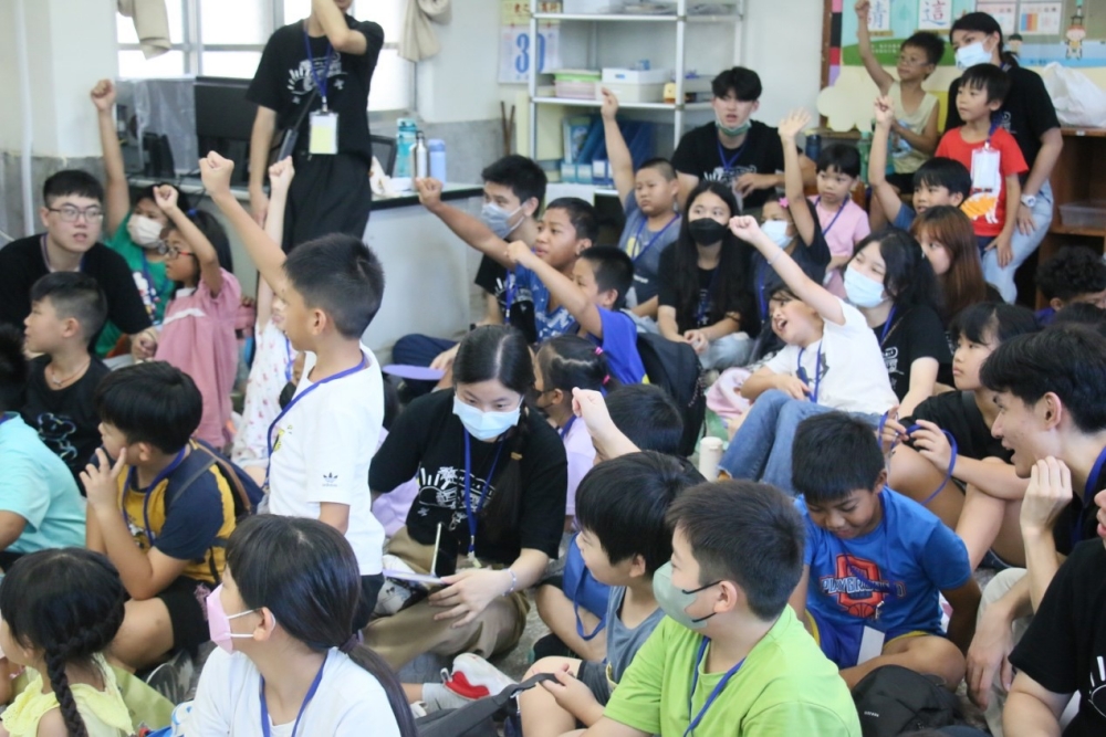 關懷送暖8年不間斷!馬偕醫學院伴偏鄉童閱讀成長盼翻轉教育資源不足 292 關懷送暖8年不間斷!馬偕醫學院伴偏鄉童閱讀成長盼翻轉教育資源不足 291