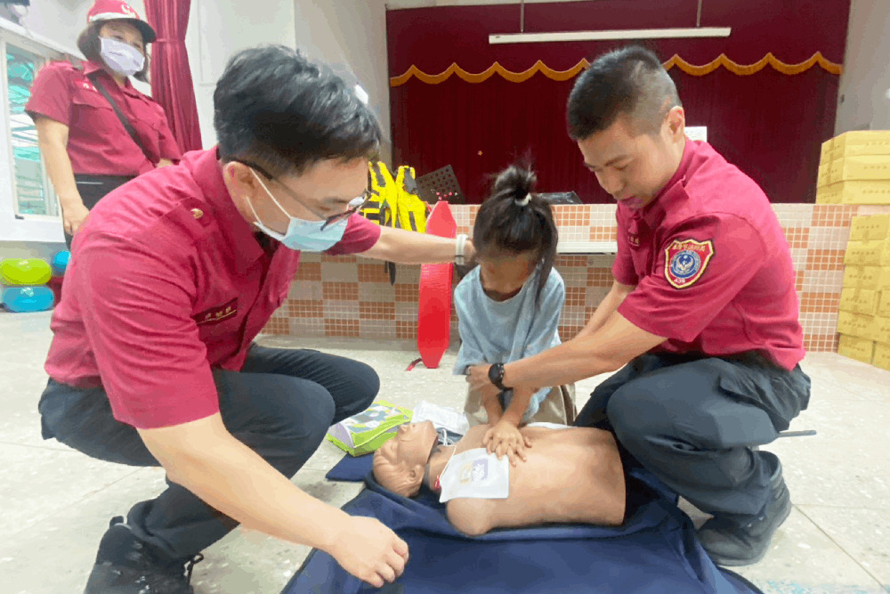 防災防溺從小教起 基市消防局讓小朋友體驗CPR及AED操作 282 防災防溺從小教起 基市消防局讓小朋友體驗CPR及AED操作 281