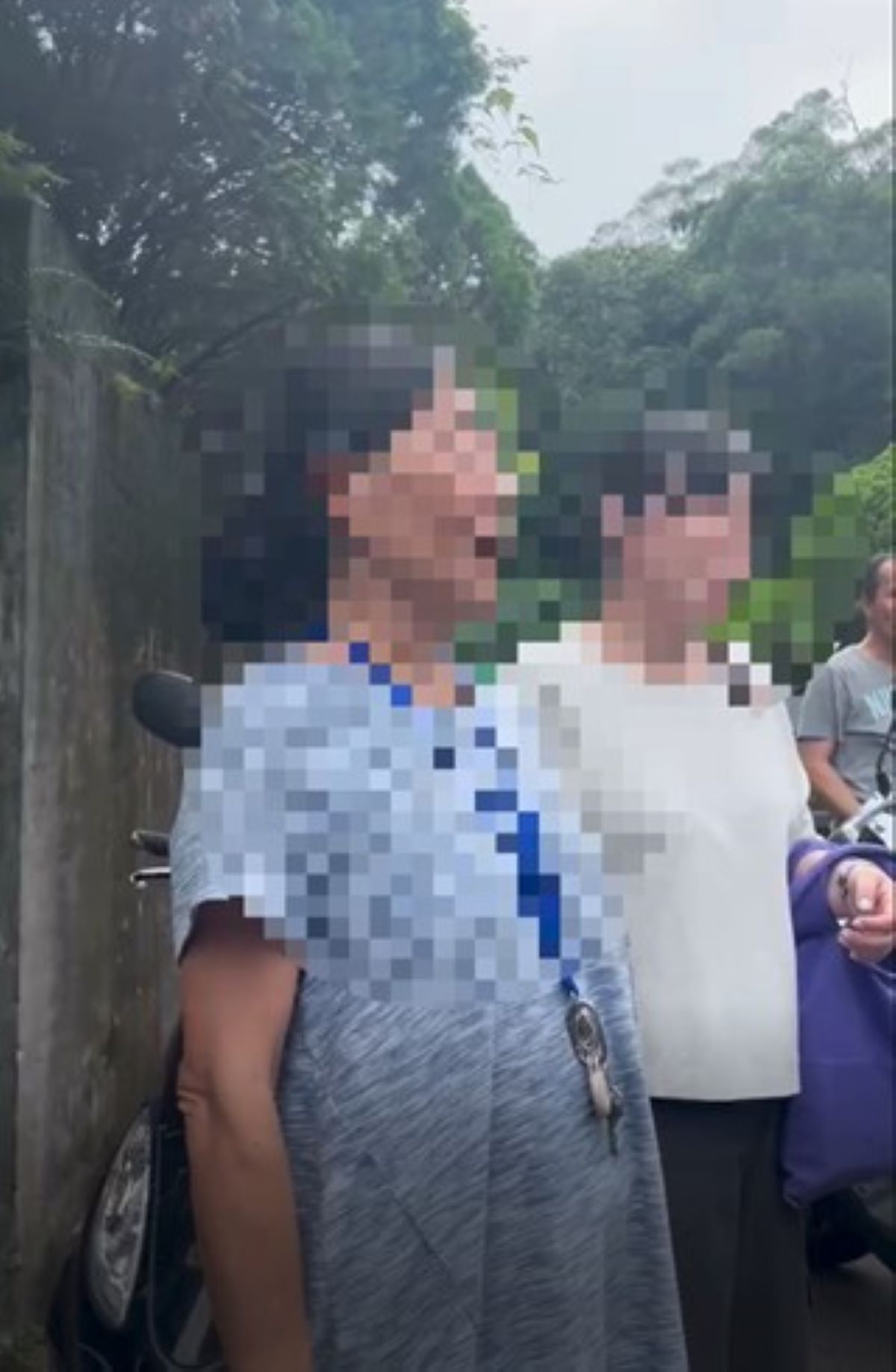 侯姓婦女與母親團聚。（記者薛秀蓮翻攝）