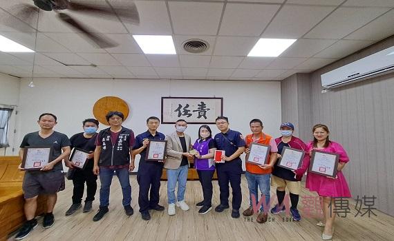 虎尾警扶弱不落人後 拋磚引玉捐善款