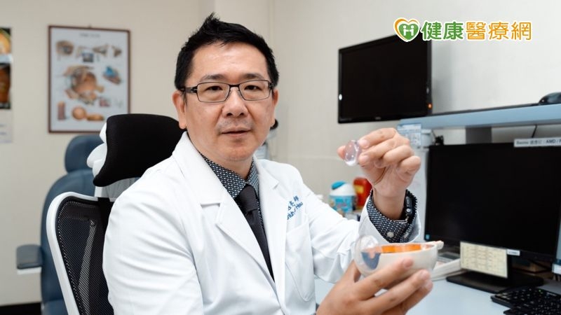 險步莫內後塵 6旬畫家動白內障手術重新揮灑彩色人生
