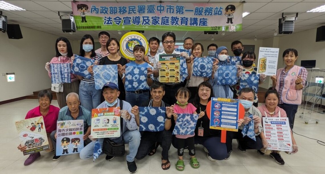 移民署偕新住民施展藍色魔法 製作情人節禮物