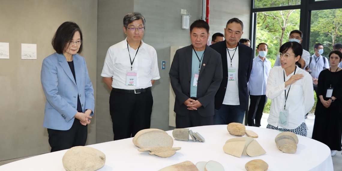 蔡英文參觀苗栗公館客家文學花園藝術作品 盼永續推動浪漫台3線