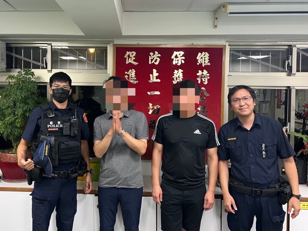 韓籍旅客感謝警方協助找回手機。